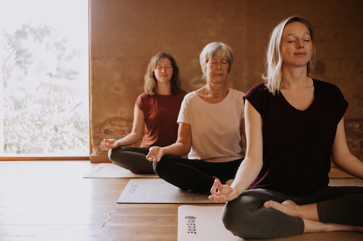 Comment Nettoyer Votre Tapis de Yoga : Guide des Matériaux Naturels