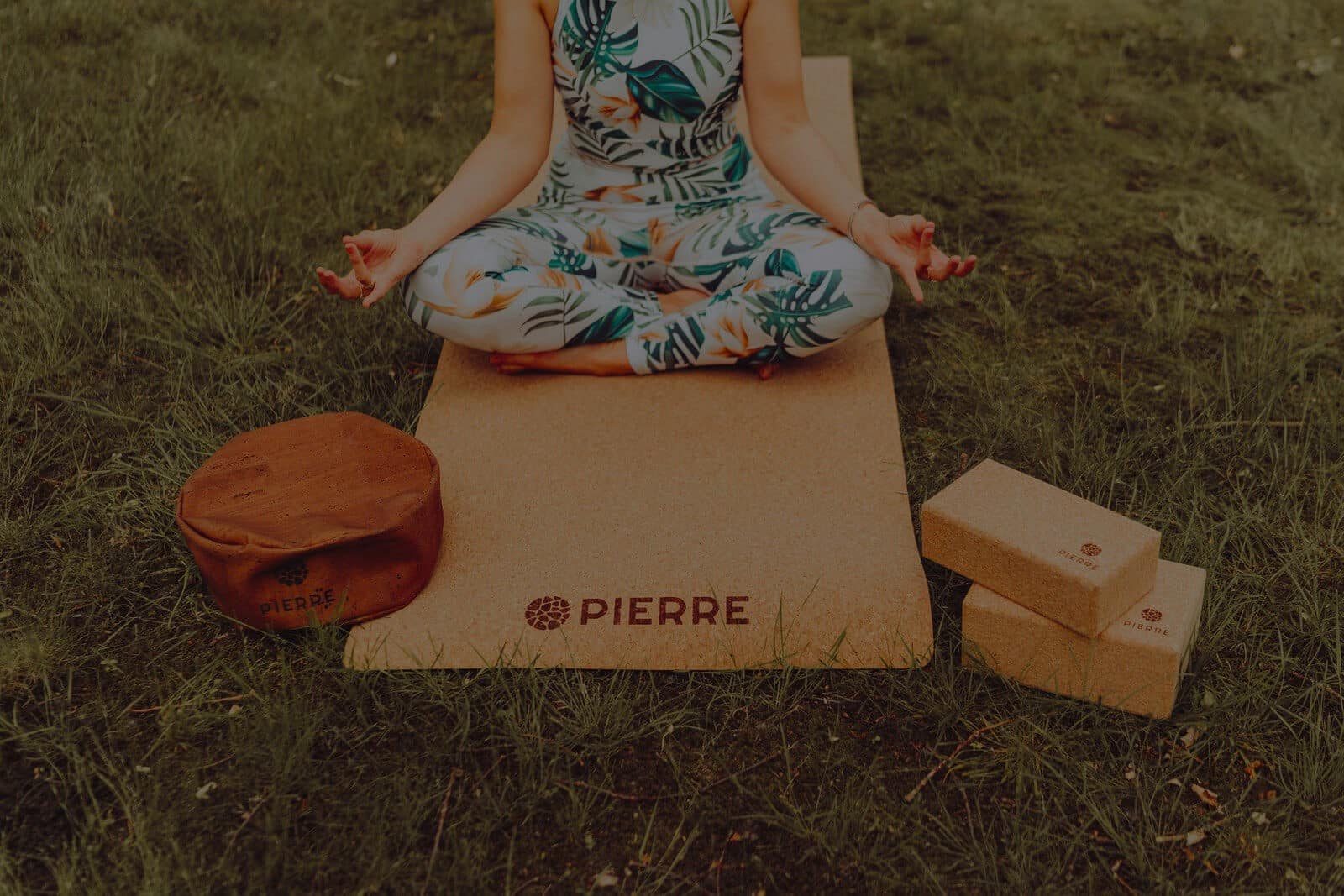 PIERRE Cork Yoga Set Outdoors