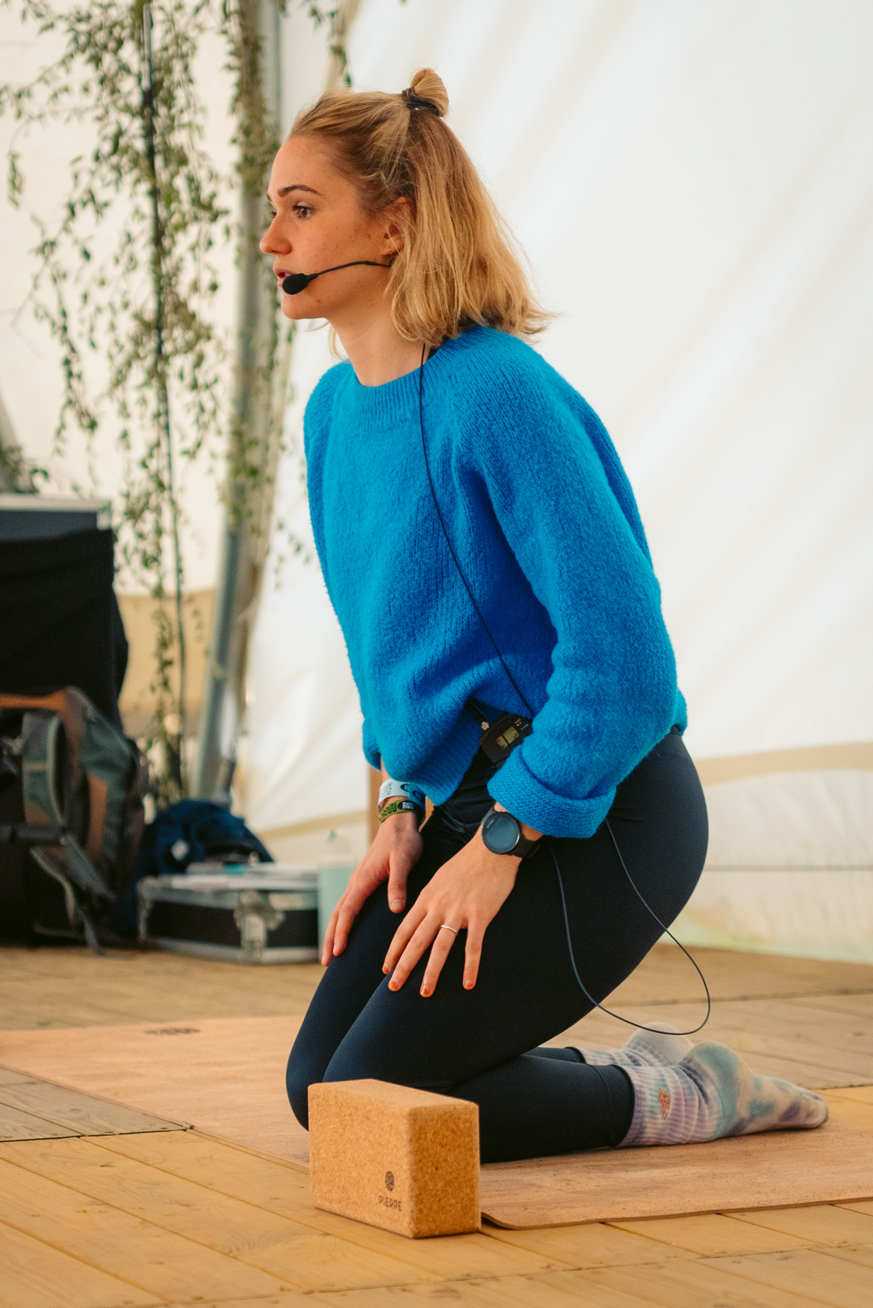 Rock Werchter Teacher Blue Kneeling Demo