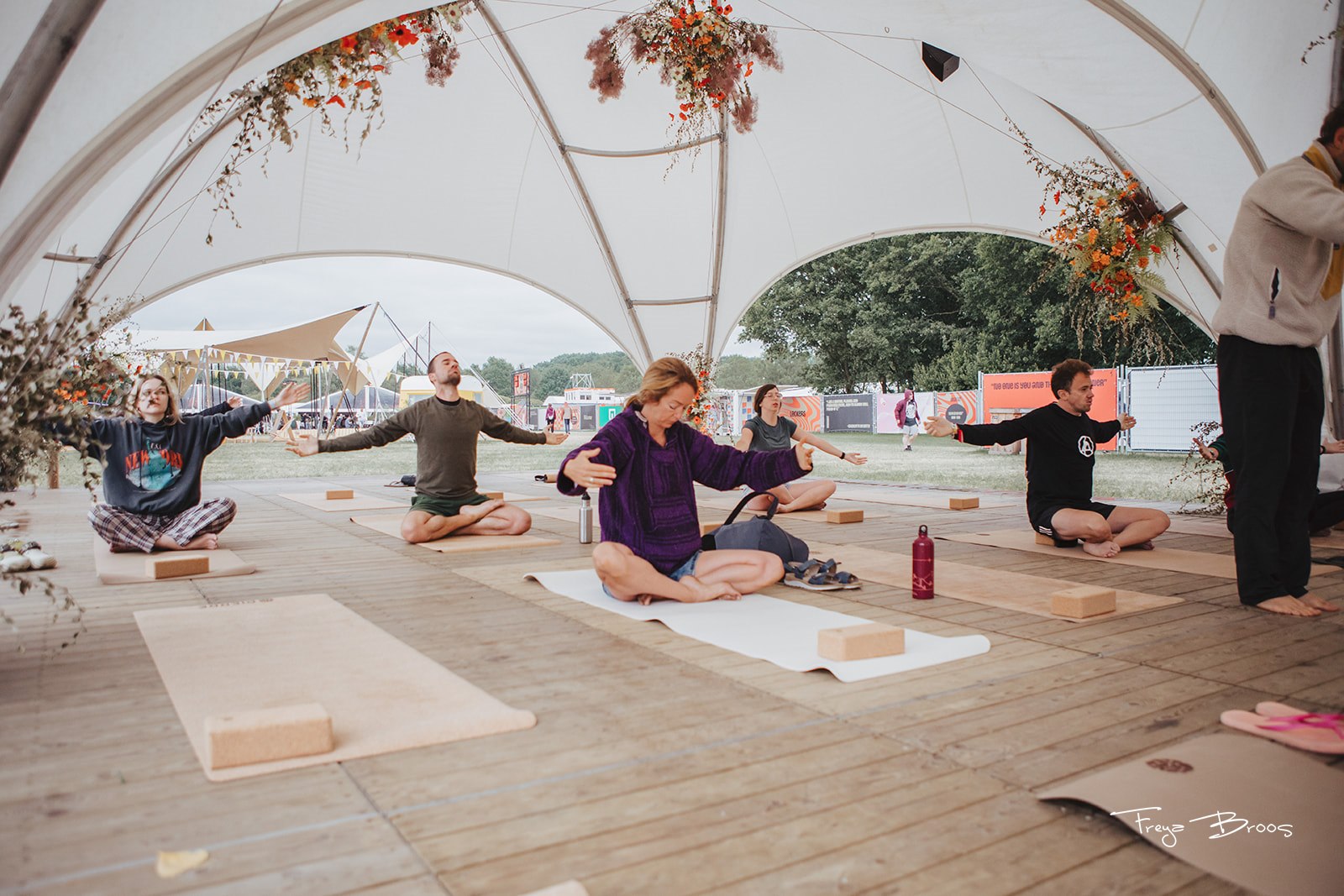 Festival Dome Class Seated Stretch Tent