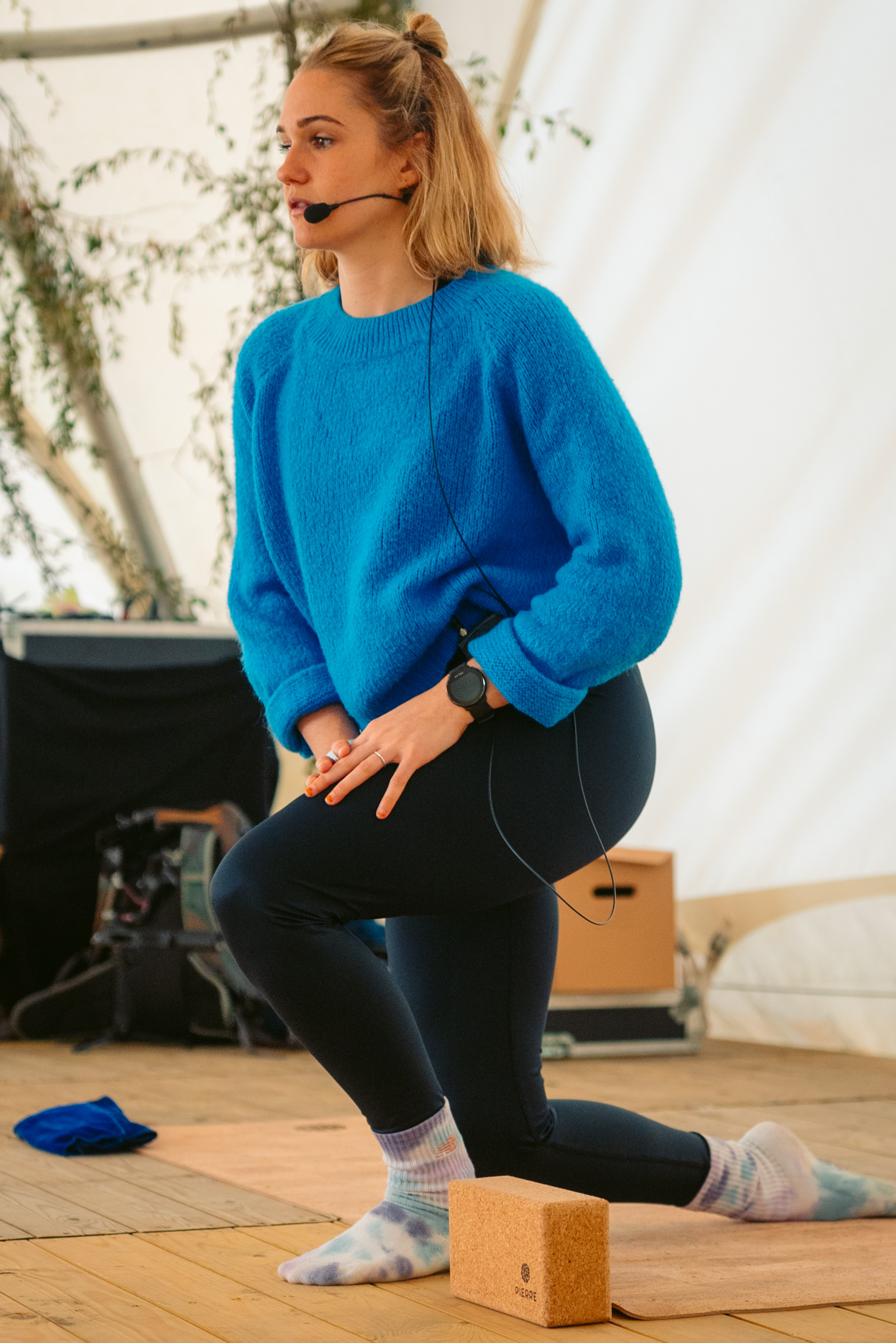 Rock Werchter Teacher Blue Kneeling Mic