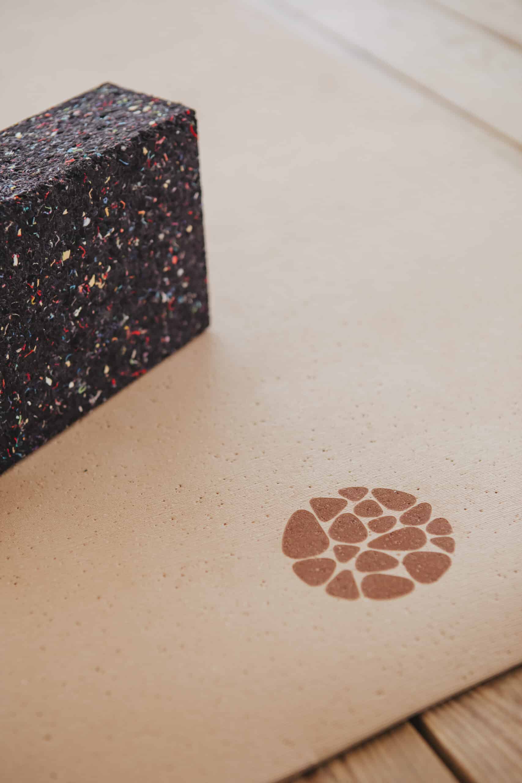 PIERRE Recycled Yoga Block And Mat