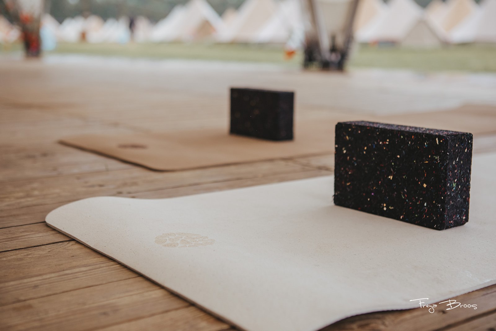 Festival Dome Two Blocks Mat Tipi